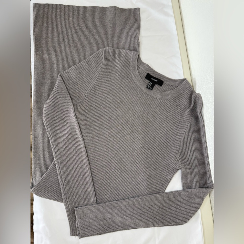 Forever 21 Gray Long Sleeve Midi Sweater Dress | Size M